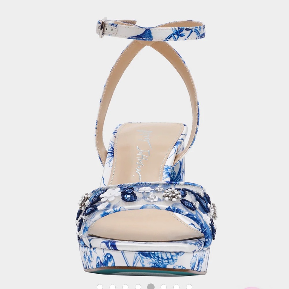 Betsey Johnson Brody White/Blue Floral Sandals NWT - Picture 5 of 13